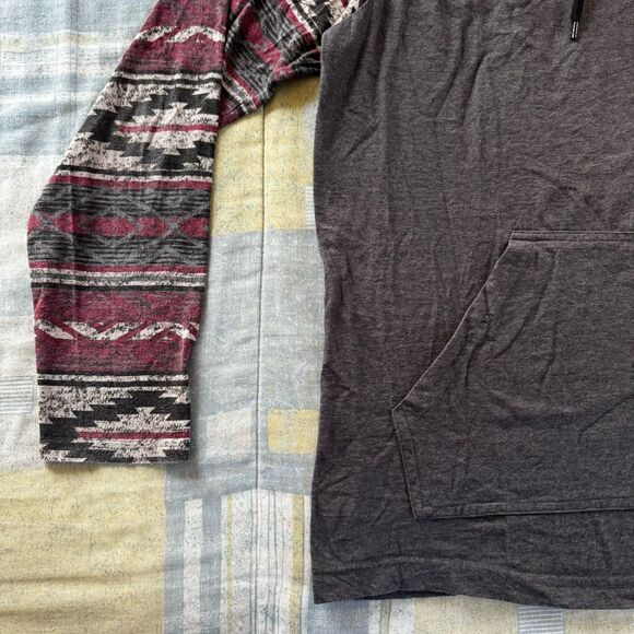 COPY - Aeropostale Gray Pullover Long Sleeve Aztec Print Hooded Sweatshirt Men'… - Picture 5 of 16
